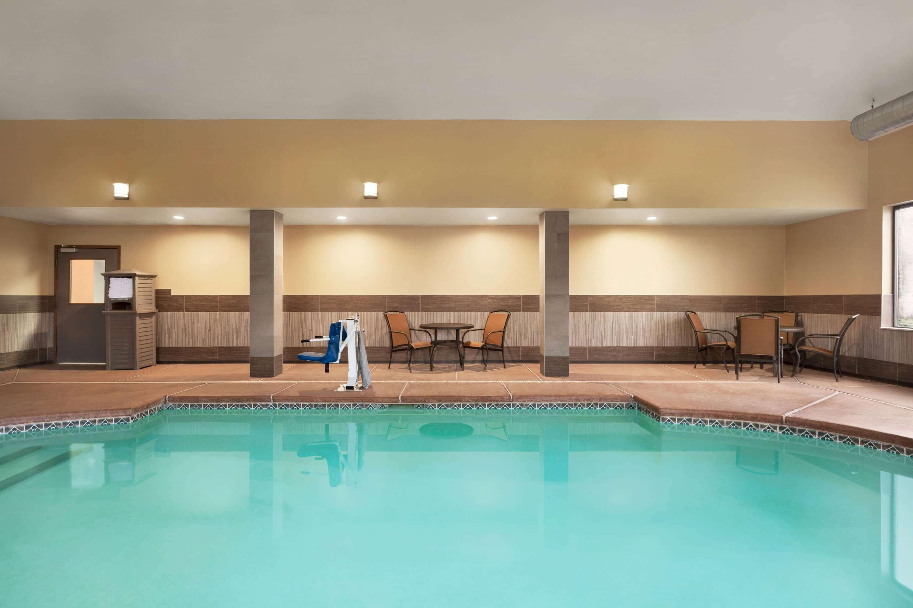 La Quinta By Wyndham Lackawanna Bagian luar foto