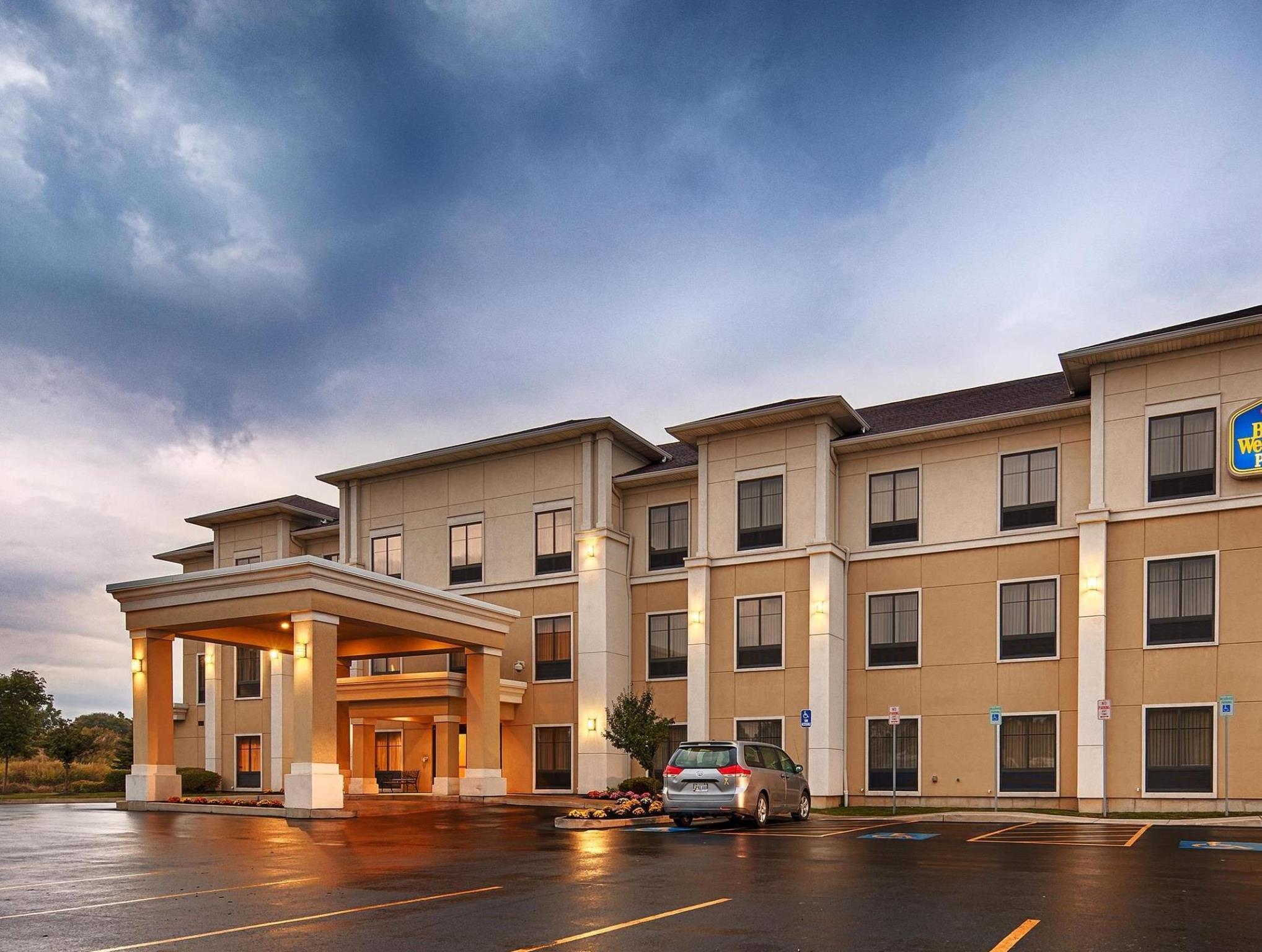 La Quinta By Wyndham Lackawanna Bagian luar foto