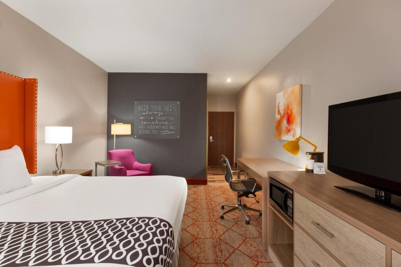 La Quinta By Wyndham Lackawanna Bagian luar foto